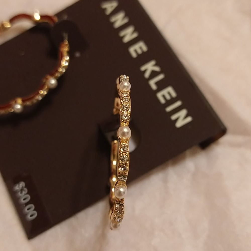 Earings - Picture 2 of 2